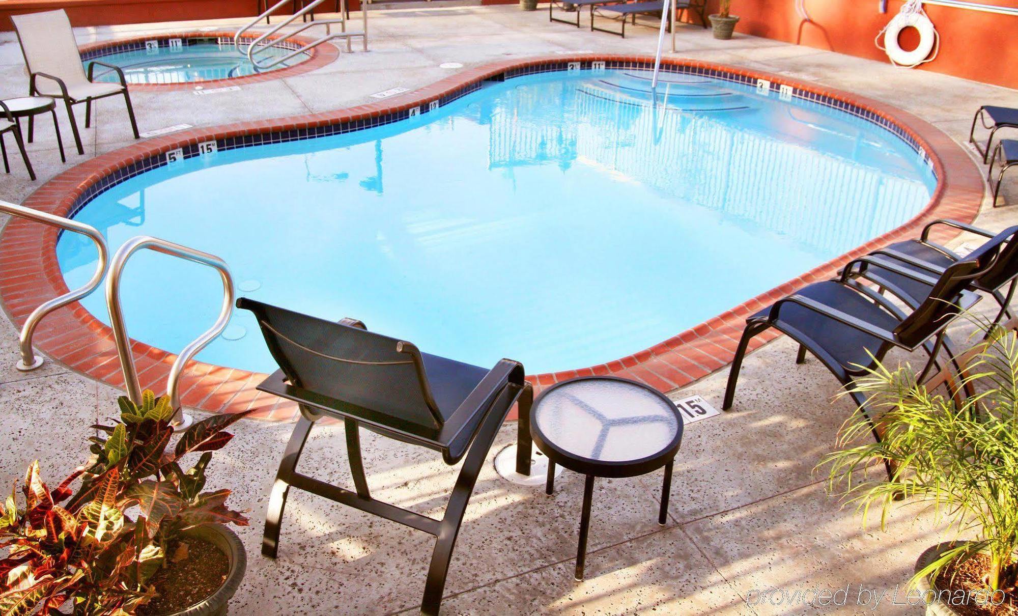 Hampton & Los Angeles Airport 3*