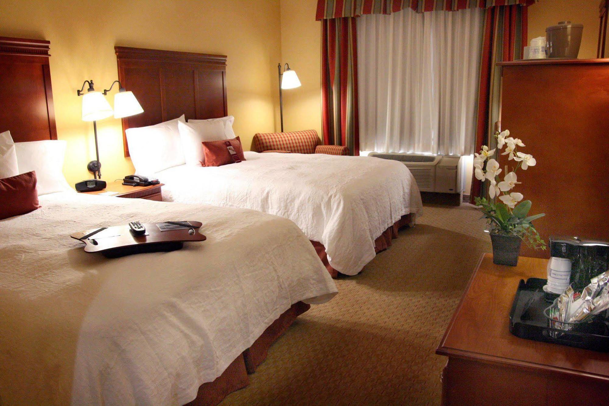 Hampton & Los Angeles Airport Hotel 3*