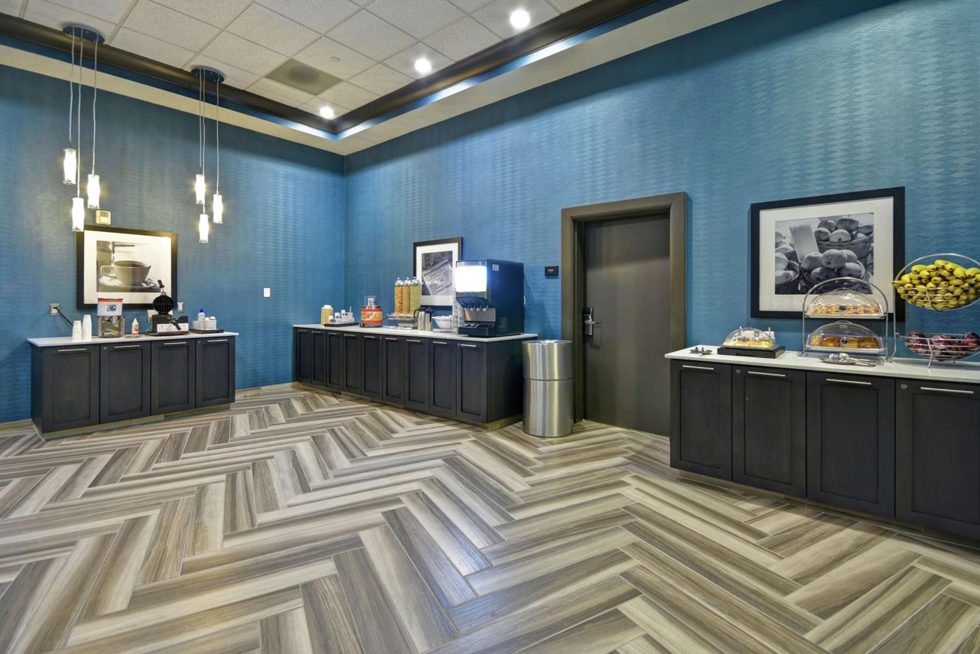 Hampton Inn&suites Angeles Airport Hotel 3*