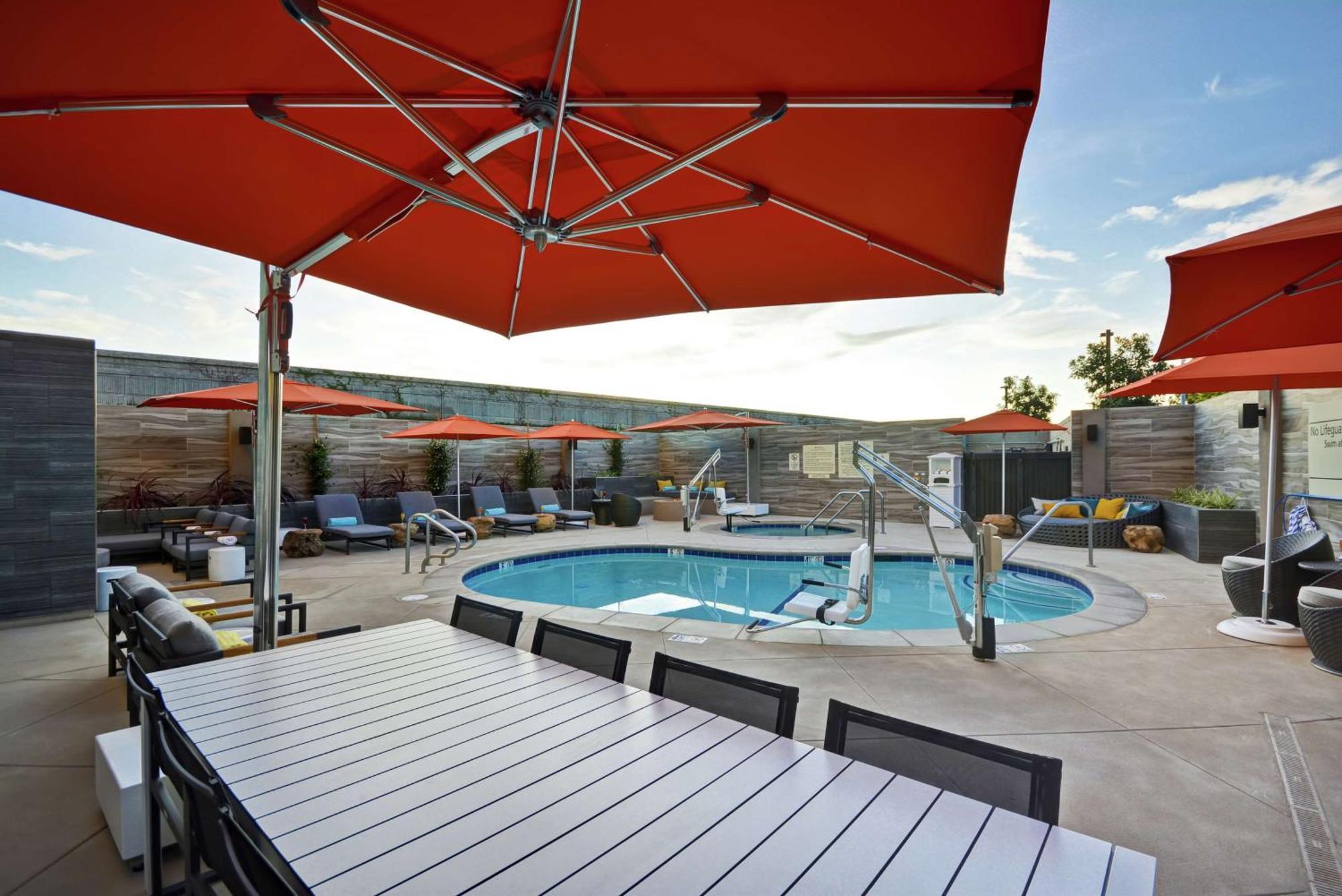 Hampton Inn&suites Angeles Airport