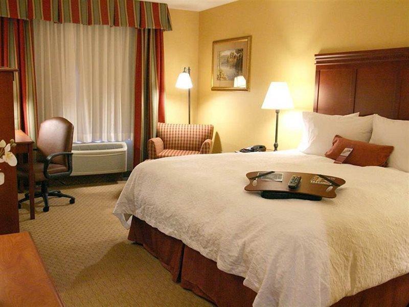 Hampton Inn&suites Angeles Airport